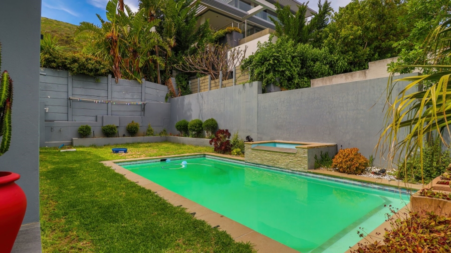 To Let 5 Bedroom Property for Rent in Fresnaye Western Cape